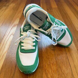 NWOT -- Reebok Women's Galaxy16 Classic Nylon Vintage Sneakers, Size 8.5